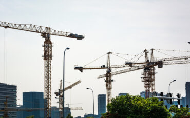 jak zoptymalizować koszty wynajmu żurawia wieżowego